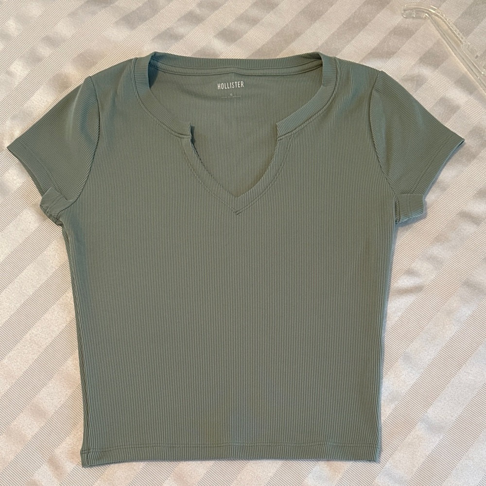 Hollister Women's Ribbed Knit V-Neck Baby Tee